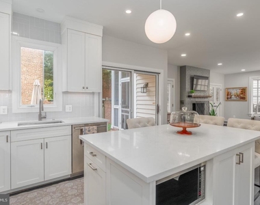504 S Pitt Street - Photo Thumbnail 26