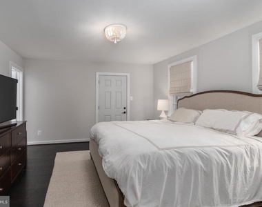 504 S Pitt Street - Photo Thumbnail 40