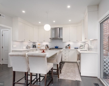 504 S Pitt Street - Photo Thumbnail 23