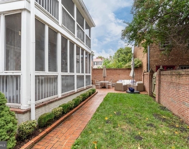 504 S Pitt Street - Photo Thumbnail 8