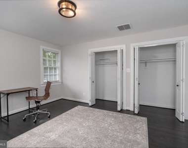 504 S Pitt Street - Photo Thumbnail 57