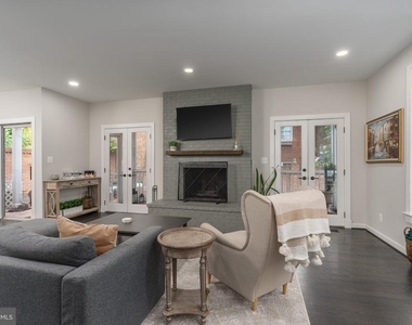 504 S Pitt Street - Photo Thumbnail 13