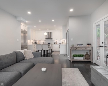 504 S Pitt Street - Photo Thumbnail 22