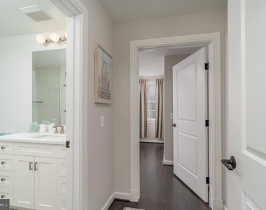 504 S Pitt Street - Photo Thumbnail 52