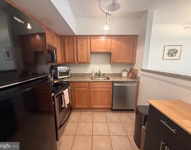 1001 N Randolph Street - Photo Thumbnail 2