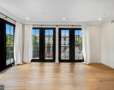 1245 N Pierce Street - Photo Thumbnail 18