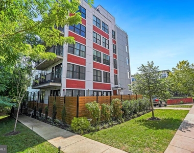 1245 N Pierce Street - Photo Thumbnail 1