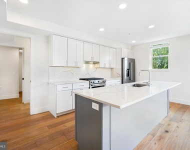 1245 N Pierce Street - Photo Thumbnail 8