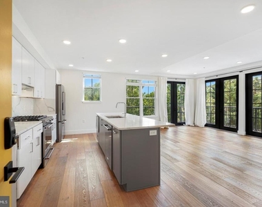 1245 N Pierce Street - Photo Thumbnail 5