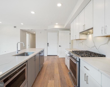 1245 N Pierce Street - Photo Thumbnail 13
