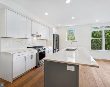 1245 N Pierce Street - Photo Thumbnail 9