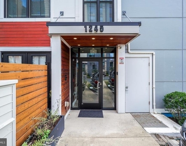 1245 N Pierce Street - Photo Thumbnail 2