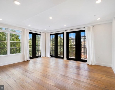 1245 N Pierce Street - Photo Thumbnail 7