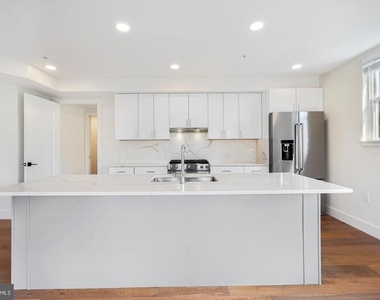 1245 N Pierce Street - Photo Thumbnail 15