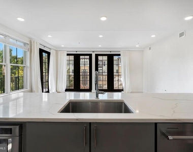 1245 N Pierce Street - Photo Thumbnail 14
