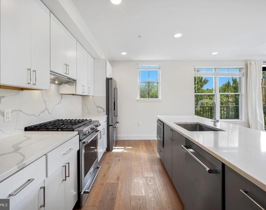 1245 N Pierce Street - Photo Thumbnail 10