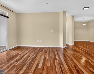801 S Greenbrier Street - Photo Thumbnail 18