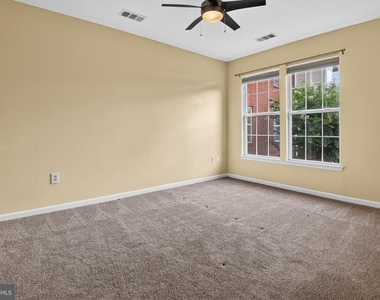 801 S Greenbrier Street - Photo Thumbnail 15