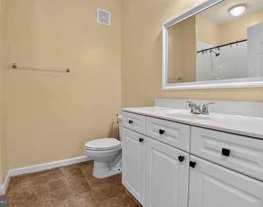 801 S Greenbrier Street - Photo Thumbnail 7