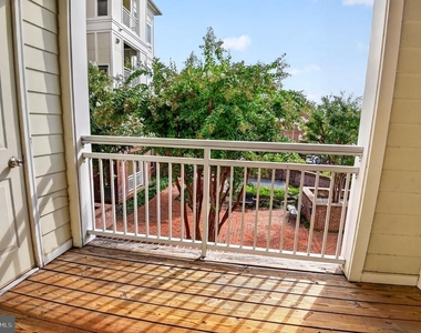 801 S Greenbrier Street - Photo Thumbnail 11