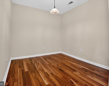 801 S Greenbrier Street - Photo Thumbnail 6