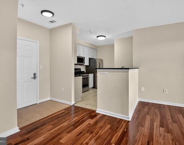 801 S Greenbrier Street - Photo Thumbnail 1