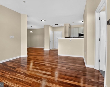 801 S Greenbrier Street - Photo Thumbnail 13