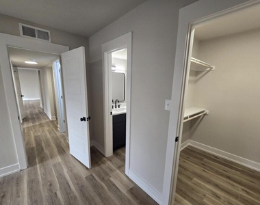500 Umstead Drive - Photo Thumbnail 7