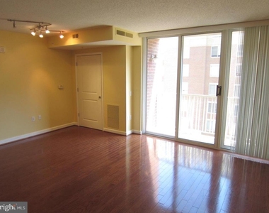 880 N Pollard Street - Photo Thumbnail 3
