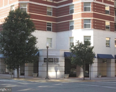 880 N Pollard Street - Photo Thumbnail 1