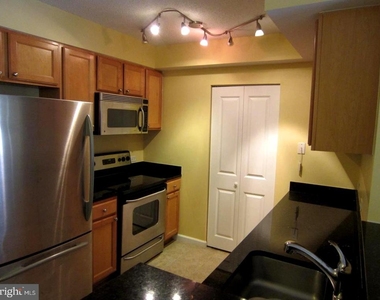 880 N Pollard Street - Photo Thumbnail 7
