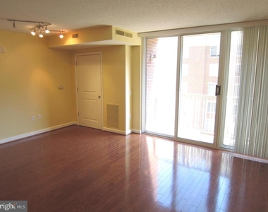 880 N Pollard Street - Photo Thumbnail 4