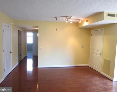 880 N Pollard Street - Photo Thumbnail 6