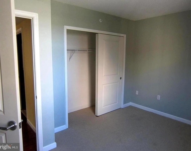 880 N Pollard Street - Photo Thumbnail 14