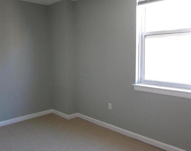 880 N Pollard Street - Photo Thumbnail 13