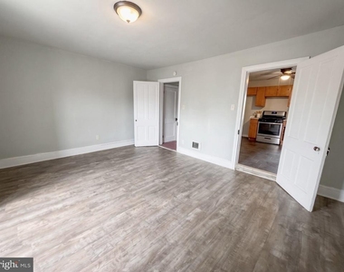 308 E King Street - Photo Thumbnail 4