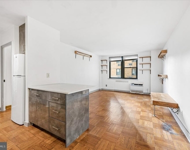 2601 Pennsylvania Avenue - Photo Thumbnail 3