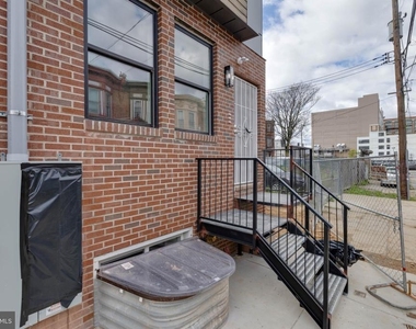 1224 W Silver Street - Photo Thumbnail 11