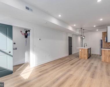 1224 W Silver Street - Photo Thumbnail 8