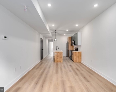 1224 W Silver Street - Photo Thumbnail 9