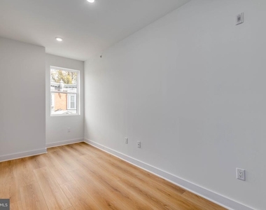 1224 W Silver Street - Photo Thumbnail 1
