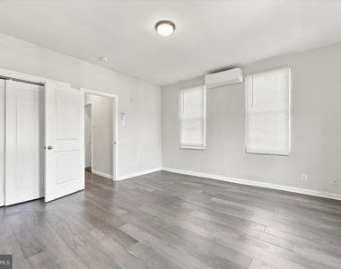 1219 S 46th Street - Photo Thumbnail 3