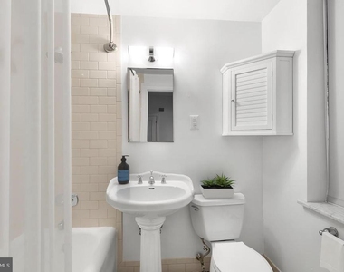 222 W Rittenhouse Square - Photo Thumbnail 4