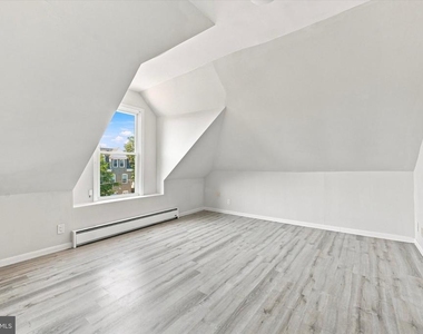1219 S 46th Street - Photo Thumbnail 4