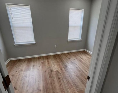 2215 10th Street - Photo Thumbnail 9