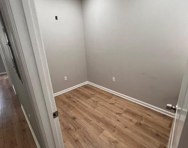 2215 10th Street - Photo Thumbnail 8