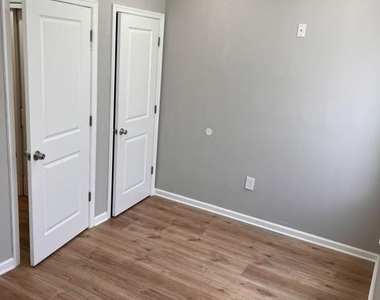 2215 10th Street - Photo Thumbnail 7