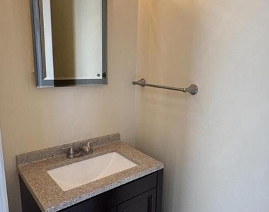 802 Seminole Gdns - Photo Thumbnail 3