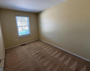 802 Seminole Gdns - Photo Thumbnail 15