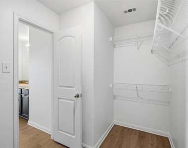 1013 Woodward Court Ct - Photo Thumbnail 23